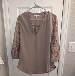Maurices Atwood Floral 3/4 Popover blouse with Lace Sleeve Size Large